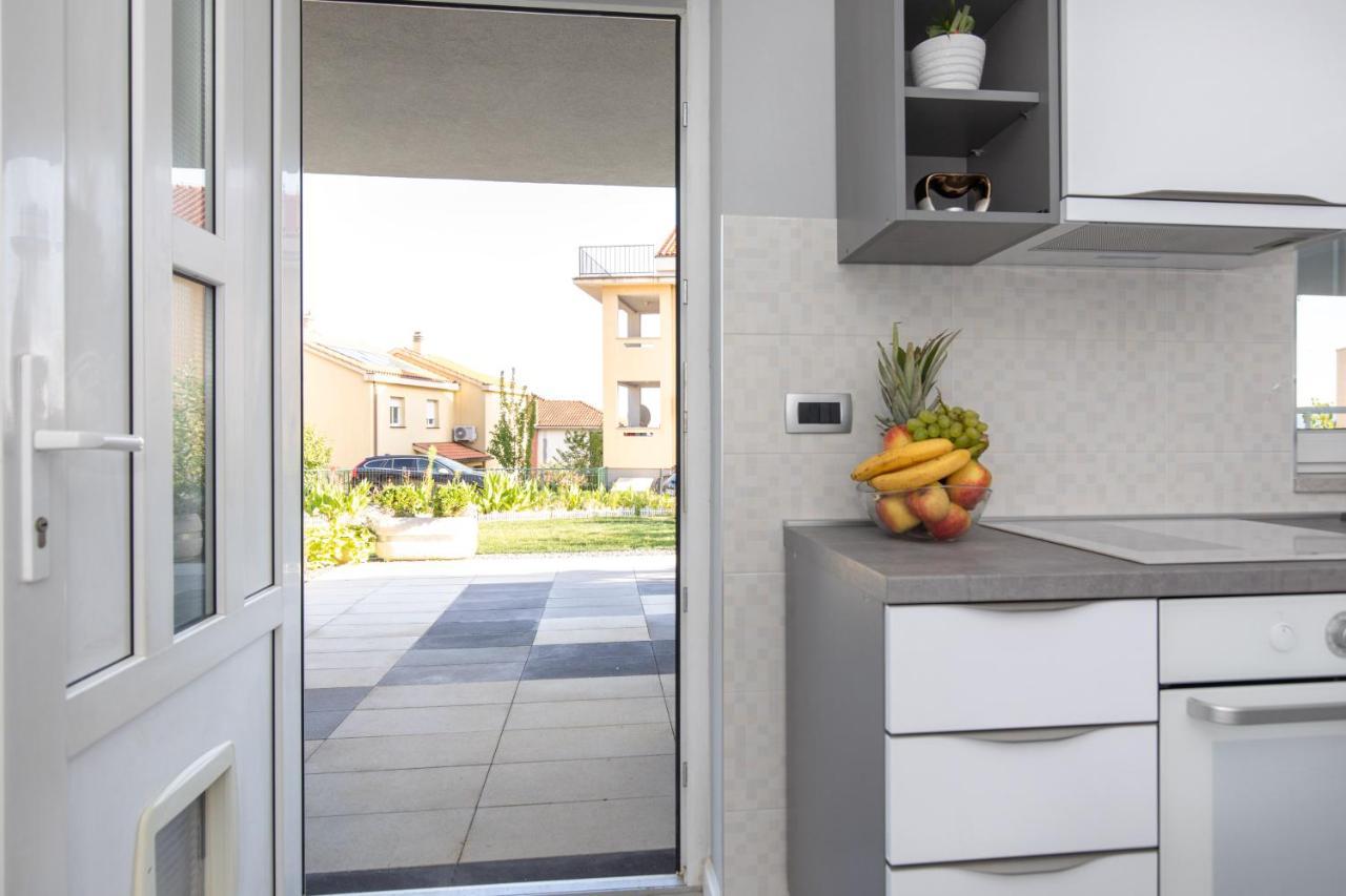Apartment Odore Di Mare With Beautiful Garden Krk Town Exterior foto